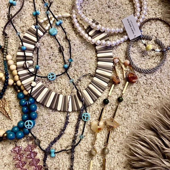 📿Beautiful Wearable Necklace & Bracelet Bundle📿 - Picture 2 of 9